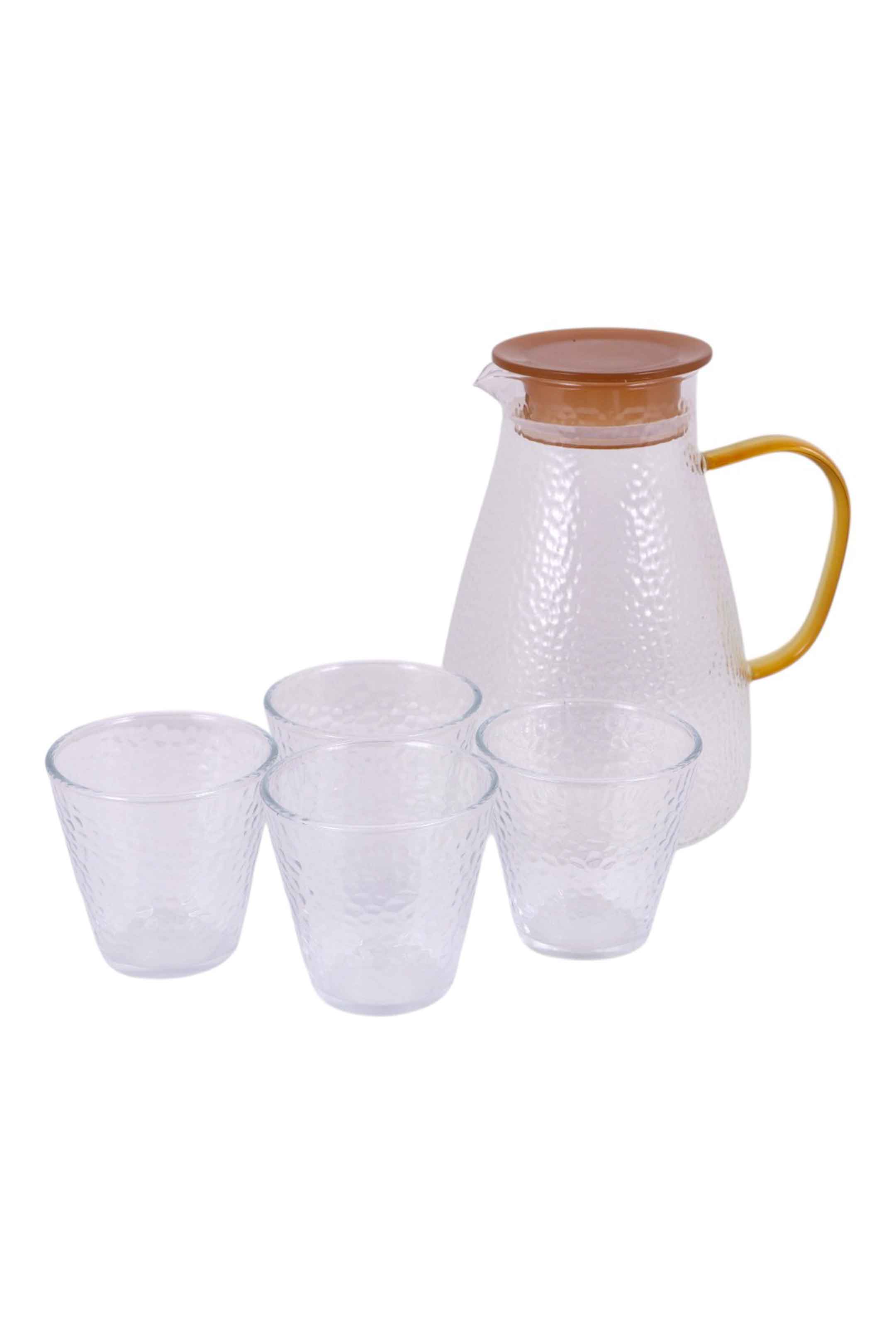 Pichel con vasos